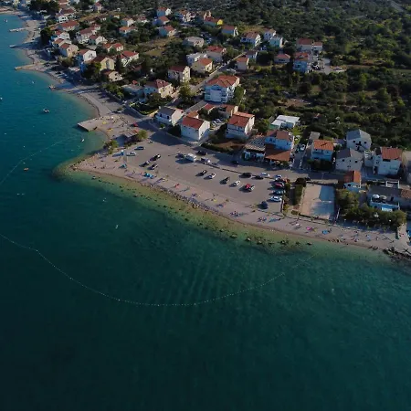 דירה Island Murter בטינה